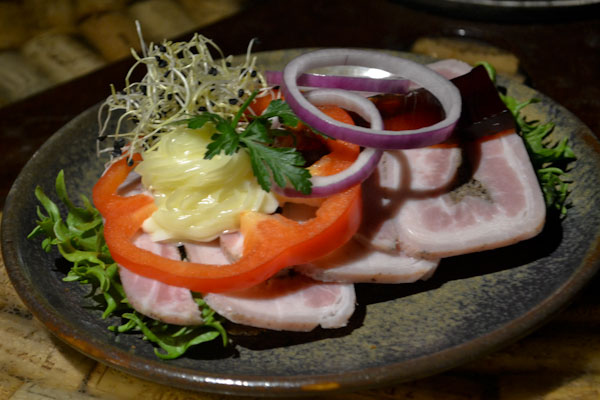 Rullepølse med løg & sky selskabsmad-smørrebrød-rullepølse